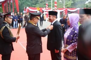 Herman Deru Untuk Ketiga Kalinya  Terima Pengharagaan Pin Emas Dari Kapolri 