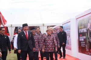 Herman Deru Satu-Satunya Gubernur yang Dianugerahi Tanda Kehornatan Satyalancana Pembangunan oleh  Presiden RI pada Puncak Harganas ke-30 