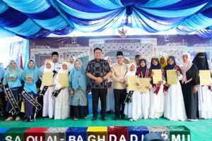  Hafal  Al-Qur’an 30 Juz, Herman Deru Hadiahi Septa Anggira Umroh Gratis