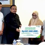 Petugas Haji Meninggal Saat Tugas, Menag Yaqut Serahkan Santunan BPJS Ketenagakerjaan 183 Juta