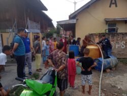 Bantu Warga, DPC Partai Demokrat Prabumulih Distribusikan Air Bersih Sebanyak 30 Ribu Liter Per Hari