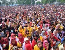 Manfaatkan Hari Libur Bersama Keluarga, Ribuan Masyarakat Muba Ikuti Jalan Sehat Bersama Toha-Rohman