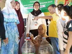 Alfamart dan Bank Sampah KGS ‘Sulap’ Galon Bekas Jadi Media Komposter